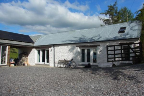 Отель Rhiwiau Self Catering  Кармартен